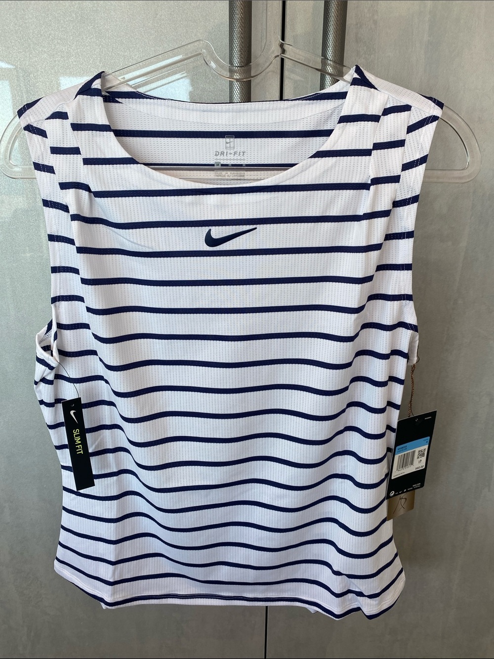NWT Nike Women's White & Navy Striped Sleeveless athletic Tank size medium